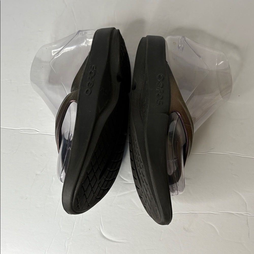 OOFOS OOlala Luxe Recovery Thong Sandals - Picture 4 of 8